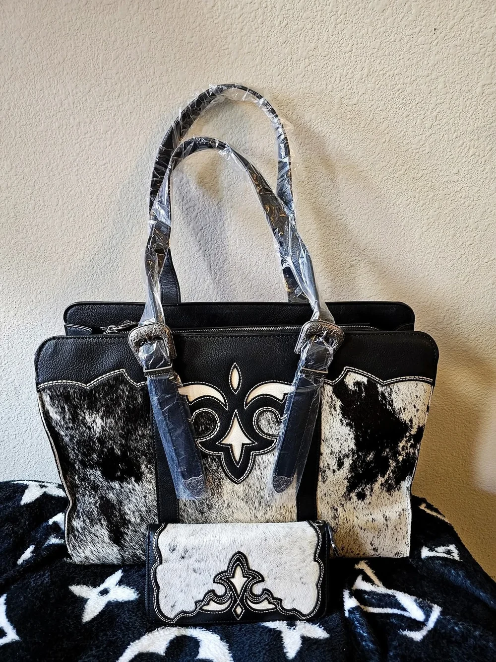 Trinity Ranch CCW Cowhide Black & White Satchel with Matching Wallet